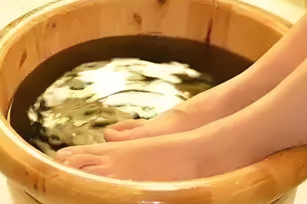 泡脚有助于改善宫寒问题