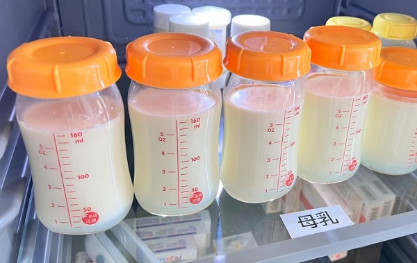 冰冻母乳变坏了的三大特征分享，气味改变尤其明显
