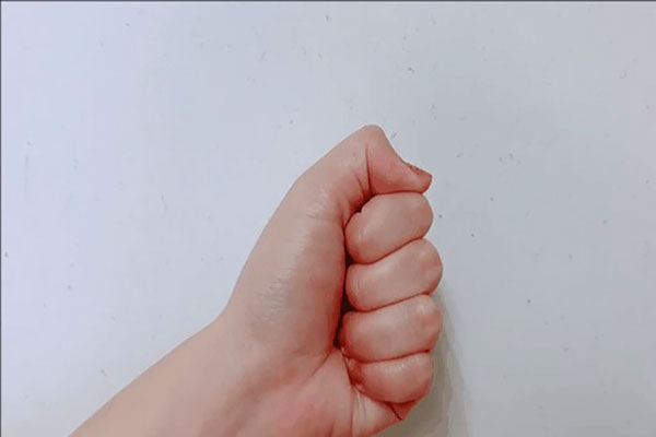 孕妇握拳呈尖型就是怀的男娃