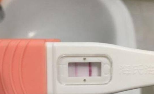 月经前验孕棒一深一浅图