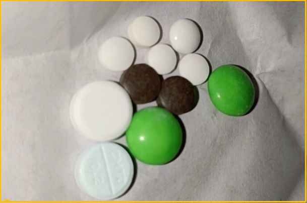 男性备孕期间感冒后能吃一片消炎药吗？