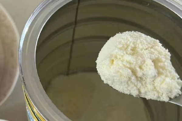 飞鹤星飞帆奶粉打开三个月了没有结块还能给宝宝喝吗？