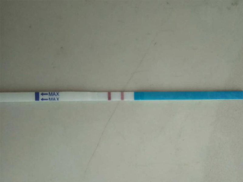 早孕试纸双杠一样深是生男孩的征兆吗？这种说法准不准？