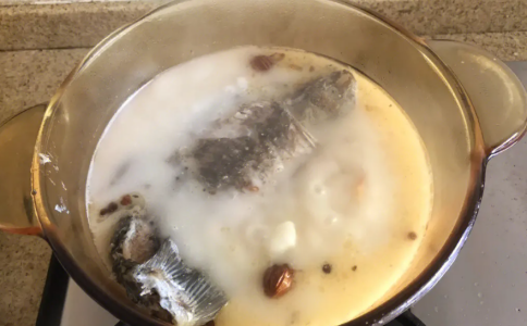 那些在移植后每天喝鲫鱼汤成功怀孕的案例多不多？