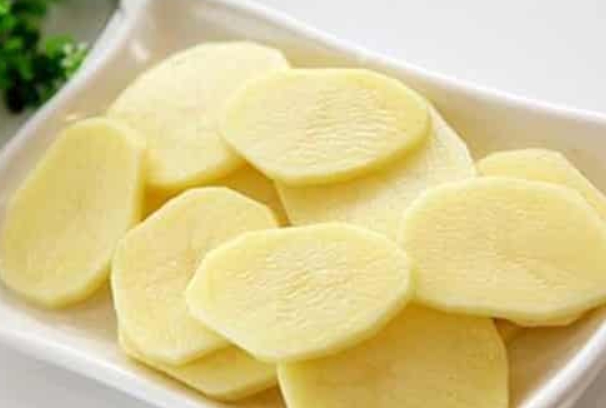 有人知道产后用土豆片敷乳房消除奶结的原理吗？