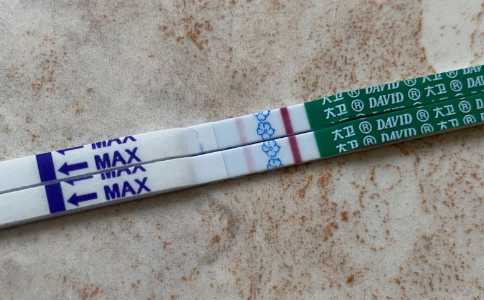 早孕试纸出现淡淡的粉印