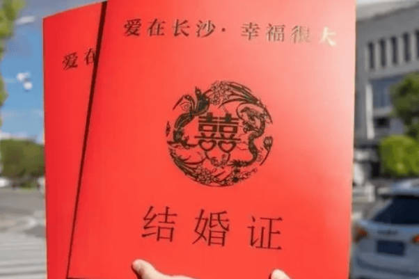 夫妻双方要准备结婚证去做试管婴儿