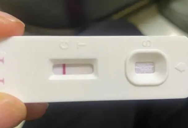 移植7天白板但一段时间后发现怀了双胞胎是测孕时间太早导致的吗？