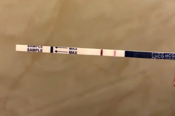 验孕棒测出一深一浅两条红杠怀的一定是儿子吗?