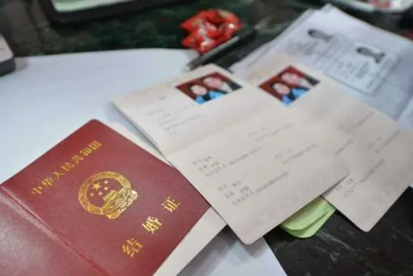 身份证和结婚证是建档必备证件