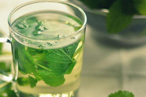 薄荷茶可以促进肠胃排气