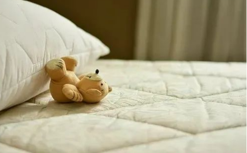 听说备孕枕头下放卫生巾很灵？这方法靠谱吗