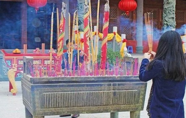 为什么有人说不孕夫妻千万别随便去庙里求子呢？