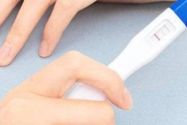 囊胚移植后试纸验孕勿心急，找对时间测怀孕结果准！