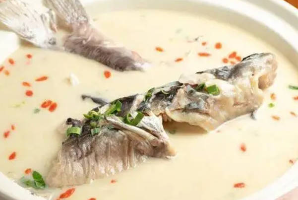想生双胞胎可以吃的促排卵食物分享，鱼头汤占其一
