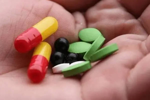 年龄和体重是儿童使用强的松剂量标准