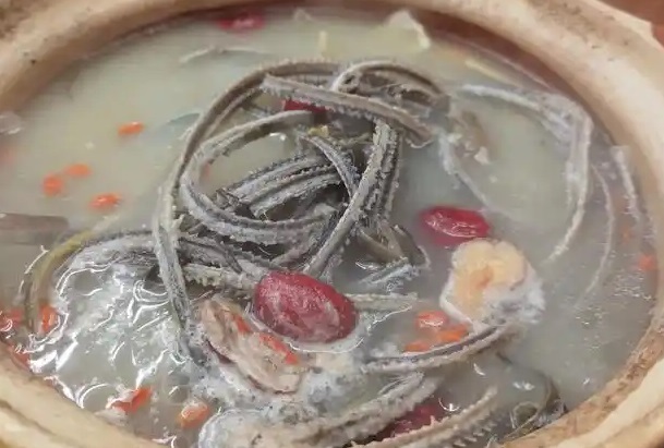 儿童几岁可以和大人一起吃蛇汤啊？
