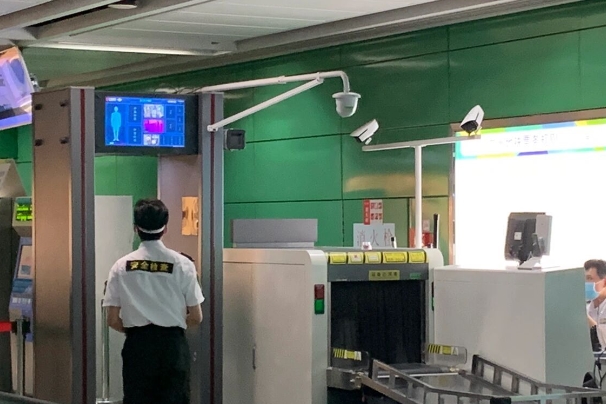 孕三个月孕妇坐地铁过安检对胎儿有影响吗？
