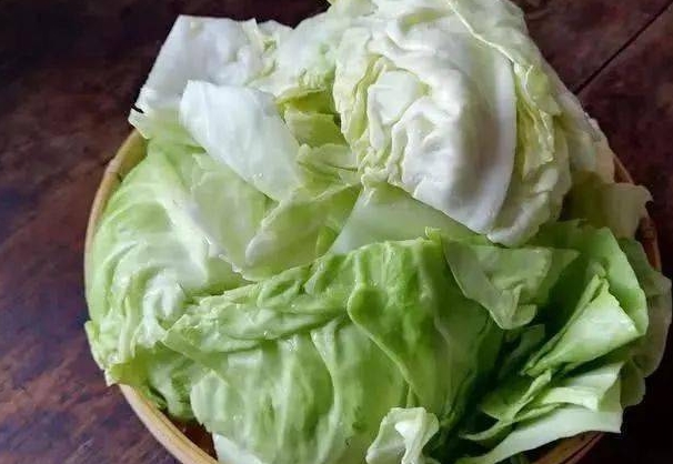 包菜敷乳房的功效与作用介绍，不仅可以解决堵奶问题还可以止痛