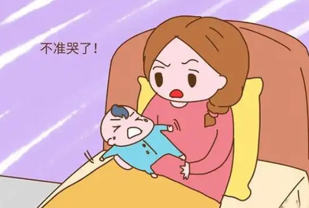 婴儿夜里哭闹土方法，襁褓包裹加按摩