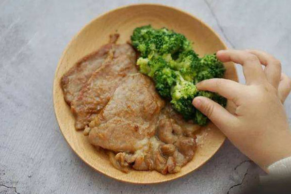 小孩开荤仪式要吃肉