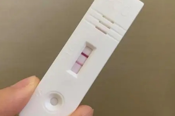 试管移植14天后hcg值2200胎儿能顺利发育到打一超吗？