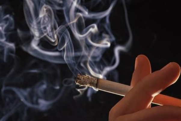备孕期间男女双方需要注意些什么，二手烟危害大