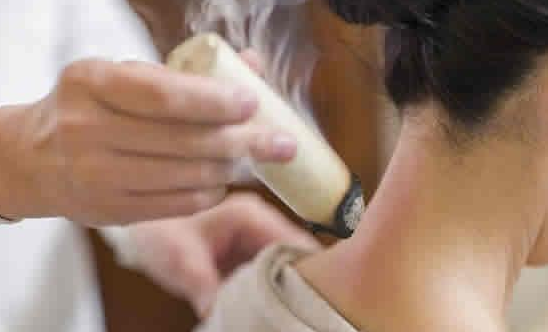 孕晚期胎位不正别再熏艾草了，纠正胎位找对方法很重要
