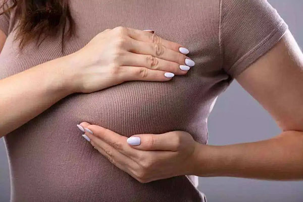 哺乳期三天两头堵奶很正常