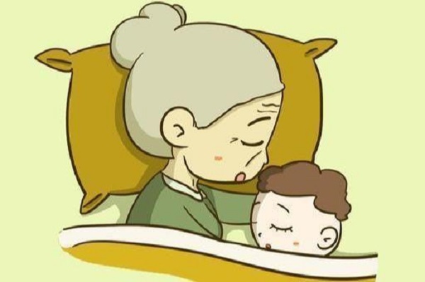 宝宝晚上跟奶奶睡会把奶奶当成妈妈吗?
