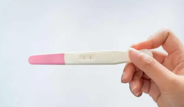 请问什么可以导致hcg出现假阳性的现象呢？