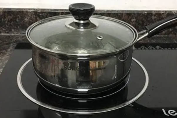 电磁炉在运作时会产生一定量辐射