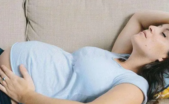 孕妇快生前10天的征兆有哪些？见红和尿频暗示时间要到了