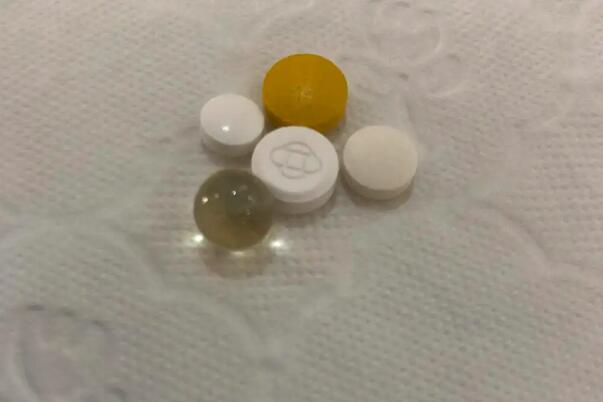 孕期有褐色分泌物吃特膳保育宁能不能止血保胎？