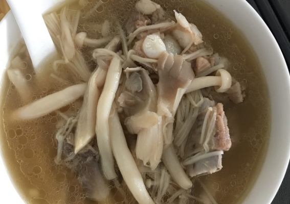 杂骨菌菇汤适合孕中期吃