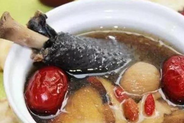 乌鸡红枣汤可以温补气血