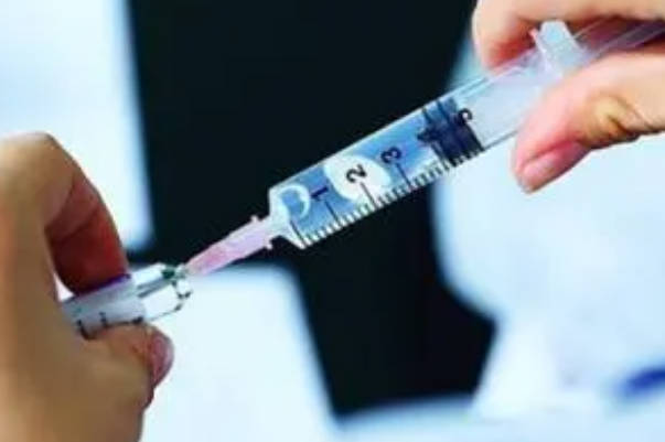 肌肉注射应该是90度进针；