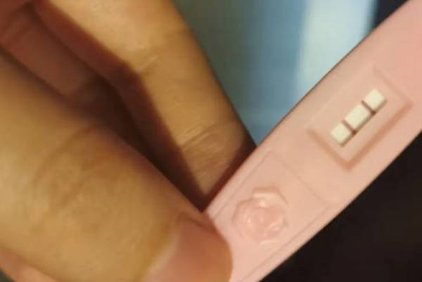 验孕棒呈现两条红杠就是怀孕