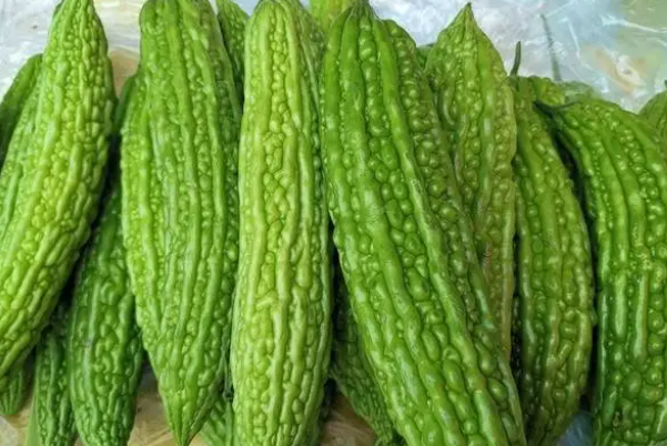 孕妇控糖食物一览表，苦瓜、荞麦都是日常食谱安排的上好选择