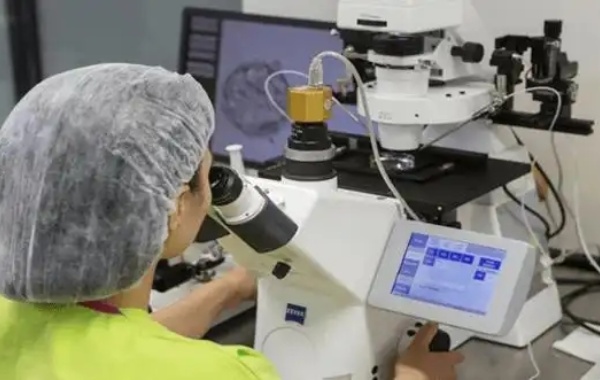 38岁女性两次剖腹产子宫内膜薄还能做三代试管吗？