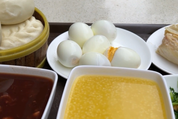 试管移植后每天早上起来都很饿是正常吗？