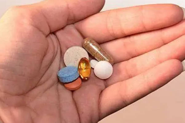 多囊女性促排可适当注射克罗米芬