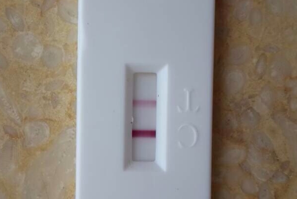 试管冻胚移植后验孕棒颜色越测越淡了正常吗？
