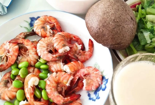 吃什么食物促进排卵，适当补充叶酸有利于培养优势卵泡