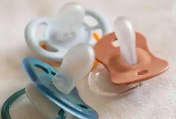 一岁以后用奶嘴的危害，安抚工具背后的潜在风险