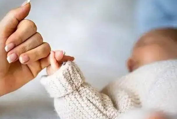 女人梦见小孩具体预示着什么意思啊？