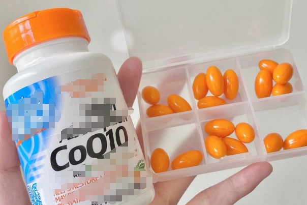 备孕吃辅酶q10提高卵子质量，按照个体需求每日用量不同