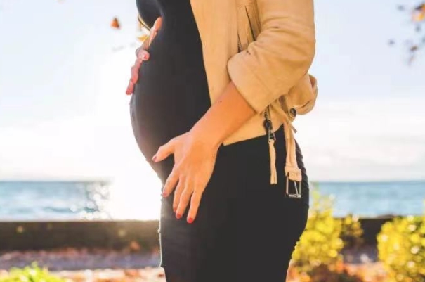孕妇在生产时遇到顺转剖的情况需要缴两份钱吗？