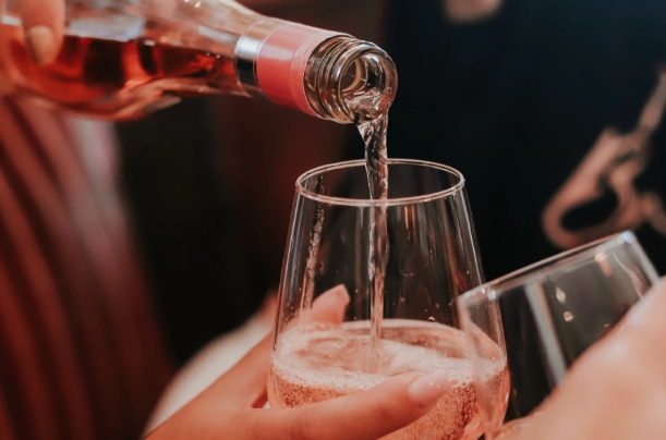 备孕期间夫妻双方能偶尔喝一次酒吗？