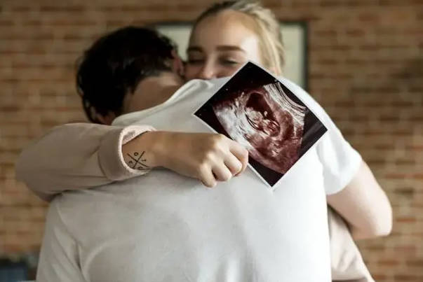 未婚女性在我国不是能买精生子的